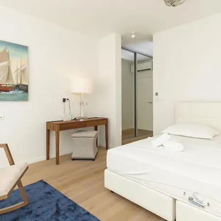 Apartment Beachfront Deep Blue With Pool I *