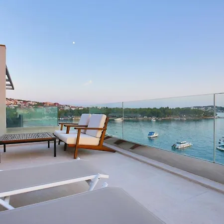 Beachfront Deep Blue With Pool I * Trogir