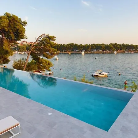 Beachfront Deep Blue With Pool I Apartment Trogir