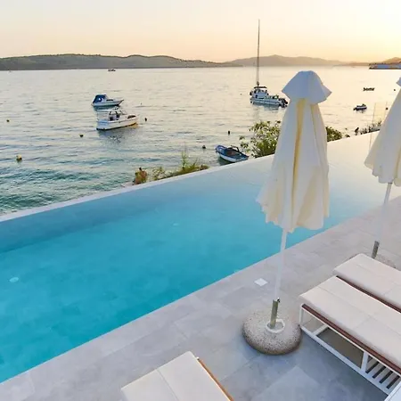 Beachfront Deep Blue With Pool I Apartment Trogir