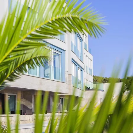 Apartment Beachfront Deep Blue With Pool I *