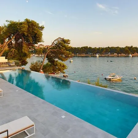 Beachfront Deep Blue With Pool I Apartment Trogir