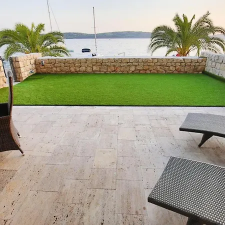 Apartment Beachfront Deep Blue With Pool I Trogir