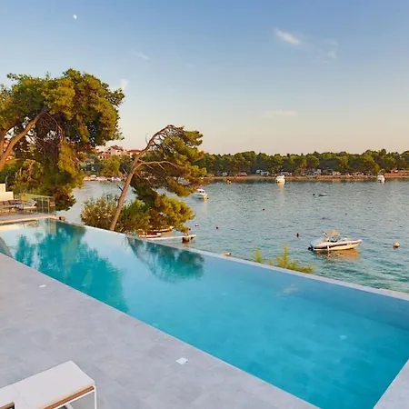 Apartment Beachfront Deep Blue With Pool I Trogir