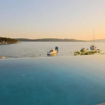 Beachfront Deep Blue With Pool I Apartment *