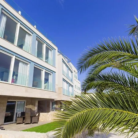 Apartment Beachfront Deep Blue With Pool I