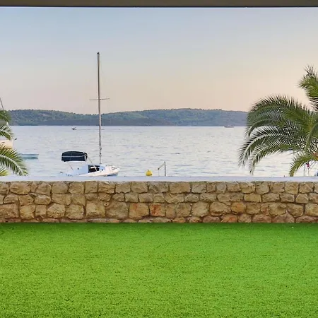 Beachfront Deep Blue With Pool I Trogir