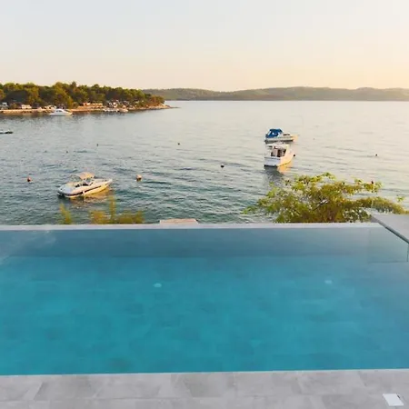 Beachfront Deep Blue With Pool I Apartment *
