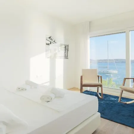 Apartment Beachfront Deep Blue With Pool I